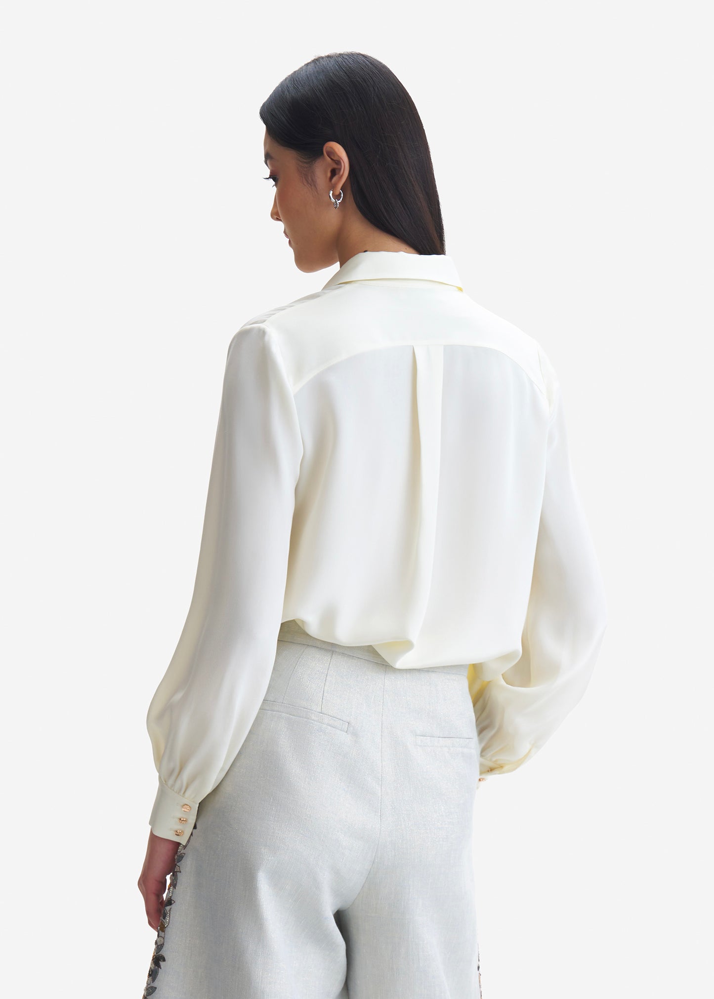 
                  
                    Qua Shirt -Off White
                  
                