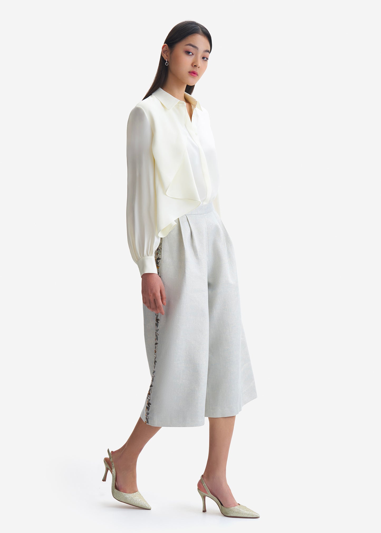 
                  
                    Qua Shirt -Off White
                  
                