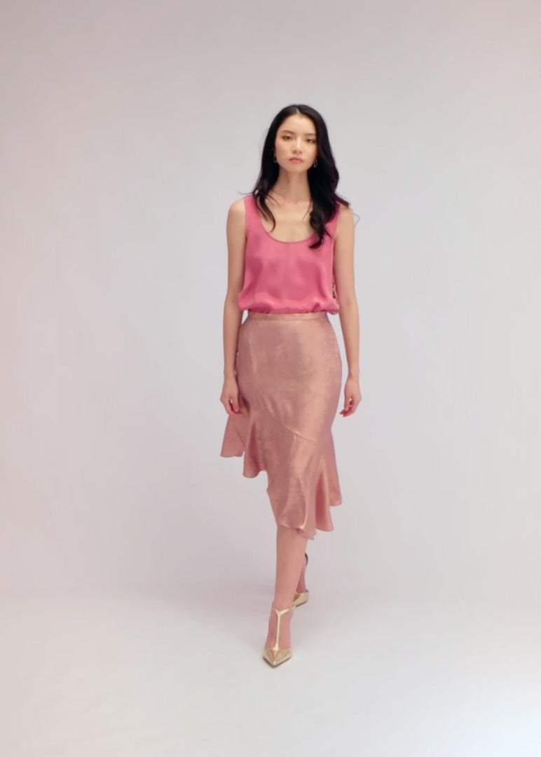 
                  
                    Load and play video in Gallery viewer, Fang Skirt -Metallic Pink
                  
                